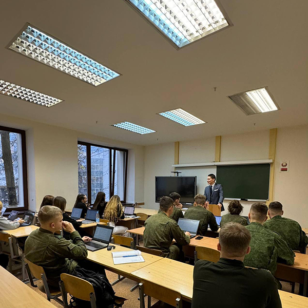 Адвокат провел лекцию среди студентов «Электоральная кампания 2025 года»
