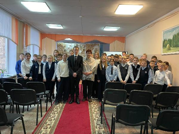 Лекцию о правовой ответственности несовершеннолетних среди школьников провели адвокаты