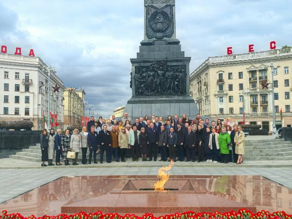 Адвокаты возложили цветы к монументу Победы в Минске